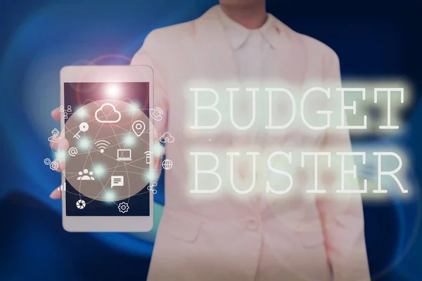 Schrijven met tekst Budget Buster. Zakelijk overzicht Zorgeloos Uitgeven Koopjes Onnodige Aankopen Overbesteding Lady Pressing Screen Of Mobile Phone Showing The Futuristic Technology — Stockfoto