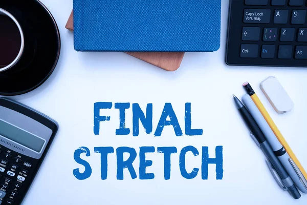 Kavramsal başlık Son Esneme. İş özeti Geçen Bacak Nihai Son Sahne Finali Malzemeleri Klavye, Gözlük ve Çalışmak İçin Kahve fincanı