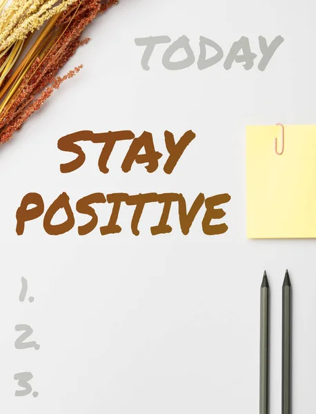 Podpis wyświetlający Stay Positive. Business showcase Angażowanie się w podnoszenie myśli być optymistyczne i prawdziwe błyszczące zaopatrzenie biura szkoły, Nauczanie Learning Kolekcje, Pisanie narzędzi, — Zdjęcie stockowe