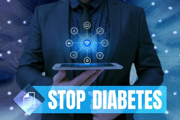 Kézírás tábla Stop Diabetes. Koncepció jelentése A vércukorszint magasabb, mint a normál Inzulin Man holding Screen Of Mobile Phone Bemutatja a Futurisztikus technológia. — Stock Fotó