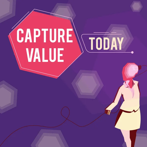 Συγγραφή κειμένου Capture Value. Business concept Customer Relationship Ικανοποίηση Ανάγκες Brand Strength Διατήρηση Lady φορώντας κοστούμι με ένα κεφάλι γεμάτο ιδέες που αντιπροσωπεύεται από μια λάμπα. — Φωτογραφία Αρχείου