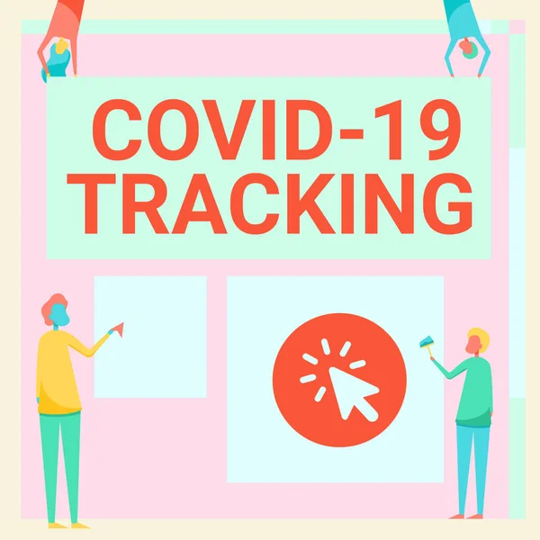 Text bildtext som presenterar Covid 19 Tracking. Affärsidé Utmärkande process för eventuella infekterade individer Fyra Kollegor Ritning Stående Holding Olika Sized Blank Sheet. — Stockfoto