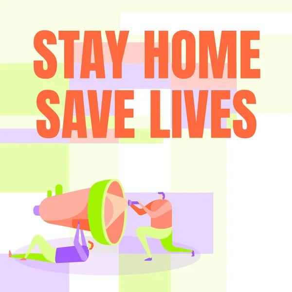 Handschriftliches Zeichen Stay Home Save Lives. Geschäftsübersicht verringert die Zahl der infizierten Patienten, indem man das Haus nicht verlässt Arbeiter helfen einander mit Taschenlampe, um Megafon zu reparieren. — Stockfoto
