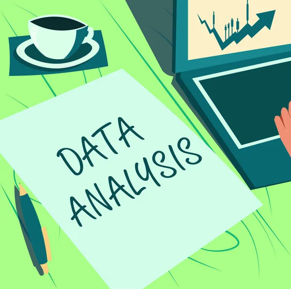 Signo de texto que muestra análisis de datos. Foto conceptual Traducir números a conclusión analítica Pronóstico Ordenador portátil Descanso al lado de taza de café y hoja lisa que muestra el proceso de trabajo. —  Fotos de Stock