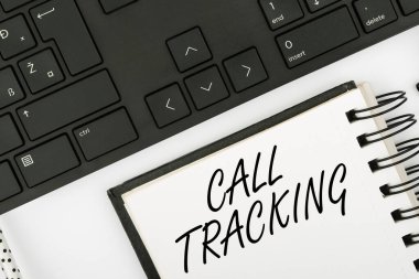 El yazısı işareti Arama Takip. İş vitrini Organik Arama Motoru Dijital Reklam Dönüştürme Göstergesi Bilgisayar Klavyesi ve Sembol. İletişim İçin Bilgi Ortamı.