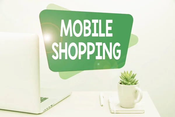 Teksten weergeven Mobiel winkelen. Bedrijfsconcept Goederen en diensten kopen en verkopen via mobiele Tidy Workspace Setup, Bureaugereedschap, Smart Office — Stockfoto