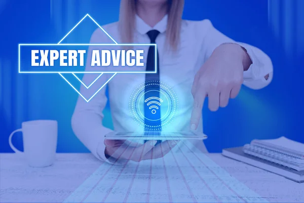 Ručně psaná značka Expert Advice. Obchodní koncept Sage Dobrý Slovo Profesionální názor Rozsáhlé dovednosti Ace Lady Lisování obrazovka mobilního telefonu zobrazování futuristické technologie — Stock fotografie