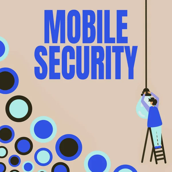 Текст, показывающий вдохновение Mobile Security. Бизнес-презентация Защита мобильного телефона от угроз и уязвимостей Бизнесмен, стоящий на лестнице, фиксирующий лампочку накаливания новых футуристических идей. — стоковое фото