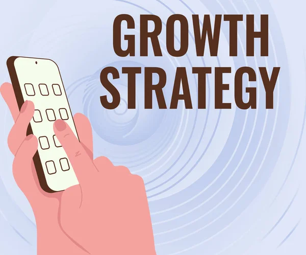 Pisanie wyświetlania tekstu Strategia wzrostu. Word Written on Strategy mająca na celu zdobycie większego udziału w rynku w krótkookresowym trzymaniu ręcznego urządzenia technologicznego Naciśnięcie przycisku aplikacji. — Zdjęcie stockowe
