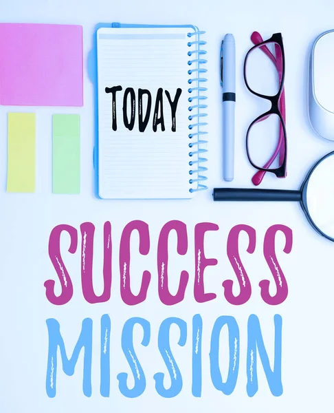 Hand writing sign Success Mission. Business overview getting job done in perfect way with no mistakes Task made Flashy School Office Supplies, Teaching Learning Collections, Writing Tools, — Stock Photo, Image