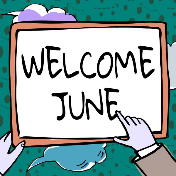 Handschriftliches Zeichen Welcome June. Auf den Kalender geschriebenes Wort Sechster Monat Zweites Quartal Dreißig Tage Grüße Hände halten Papier mit neuen Ideen umgeben von Sternen. — Stockfoto