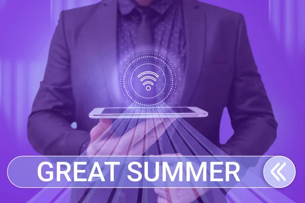 Conceptual display Great Summer. Concept meaning Having Fun Good Sunshine Going to the beach Enjoying outdoor Man holding Screen Of Mobile Phone Showing The Futuristic Technology. — Photo