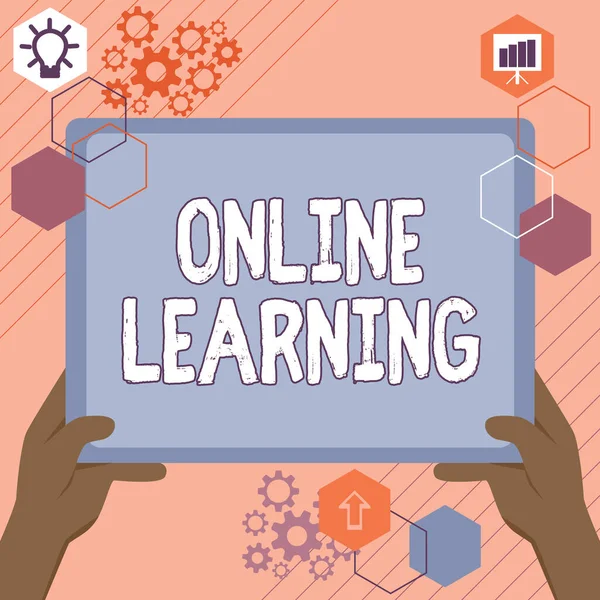 Sign displaying Online Learning. Word for Larning with the assistance of the Internet and a computer Hand Using Big Tablet Searching Plans For New Amazing Ideas — Foto Stock