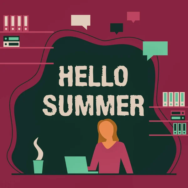 Text bildtext som presenterar Hello Summer. Affärsstrategi Välkomna den varmaste säsongen på året kommer efter våren Kvinna sitter på skrivbordet Arbeta och presentera ny teknik. — Stockfoto