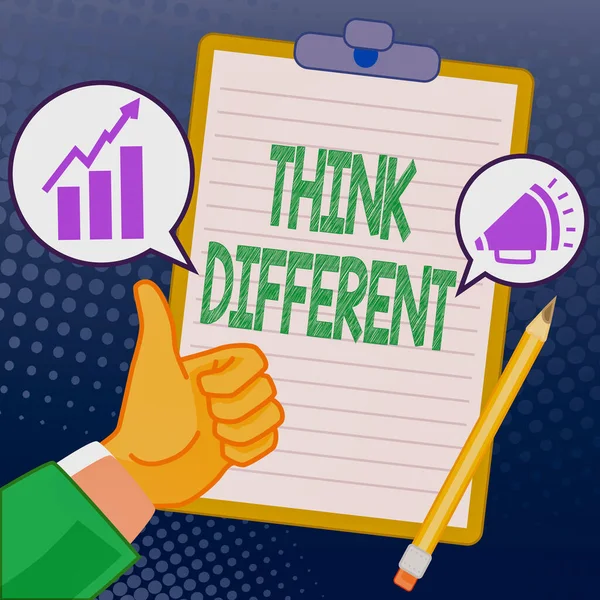 Εμφάνιση πινακίδας Σκεφτείτε διαφορετικά. Επιχειρηματική προσέγγιση είναι μοναδική με τις σκέψεις ή τη στάση σας Wind of change Hands Thumbs Up Εμφάνιση Νέων Ιδεών. Παλάμες που μεταφέρουν σημείωμα Παρουσιάζοντας σχέδια — Φωτογραφία Αρχείου