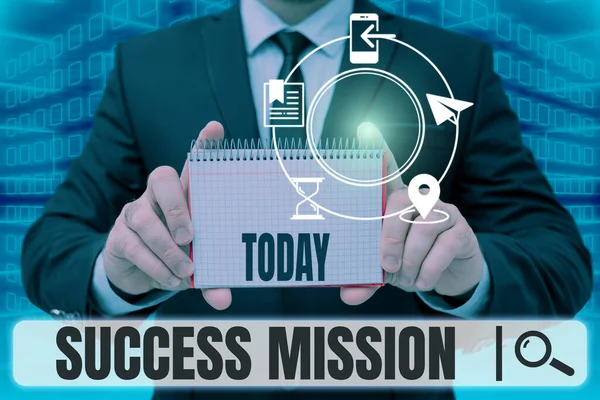 Hand writing sign Success Mission. Internet Concept getting job done in perfect way with no mistakes Task made Businessman in suit holding notepad symbolizing successful teamwork. — Foto de Stock
