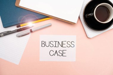 İş Davası 'nı göster. Sözlü Sunum Hakkında Yazılan Sözcük Yeni Görev Ofisi Malzemeleri Klavye, Gözlük ve Çalışmak İçin Kahve Fincanı