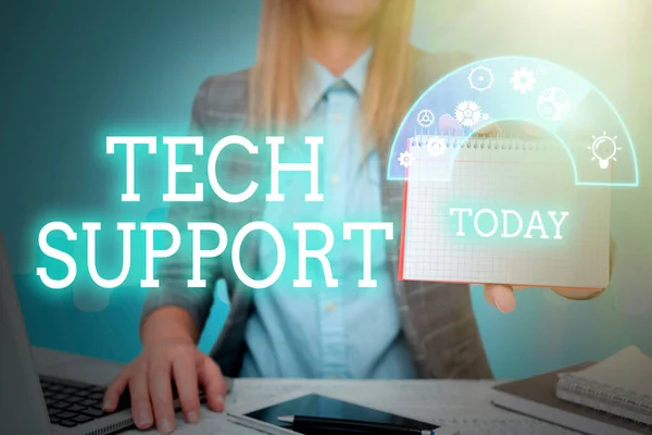 Hand writing sign Tech Support. Business idea Assisting individuals who are having technical problems Lady in suit holding notepad representing innovative thinking. — Stock Photo, Image