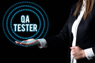Qa Testçisini gösteren metin işareti, devam eden bir projenin Kalite Güvencesi Sözcüğü - 47813 uygulamasından önce