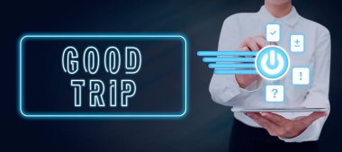 İyi Yolculuk, Yolculuk Sözcüğü, tekne, tren, otobüs ya da takım elbiseli bir bayanın elinde başarılı takım çalışmalarını simgeleyen kalemle yürüttüğü herhangi bir araç..