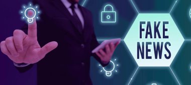 Sahte Haber, İş Şovu metni yazma Medya İşadamı 'nın takım elbiseli adamının başarılı takım çalışmasını simgeleyen açık avuç içiyle sunduğu bilgilerin doğru olmadığını gösterme.