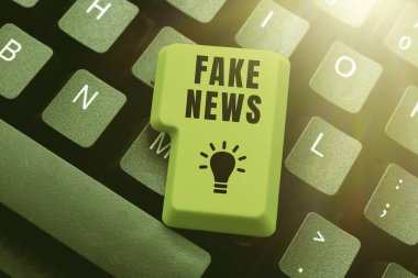 İlham kaynağı sahte haberler gösteren metin, Bilgi verme üzerine yazılan ve medya başkanının aydınlatma teknolojisi fikirleri ile aydınlatılmış ampul ile doğru olmadığını gösteren söz.