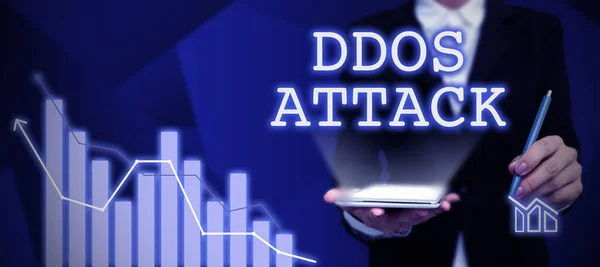 Ddos Attack 표시하는 비즈니스 범인은 성공적 팀워크 성취를 상징하는 수트를 — 스톡 사진