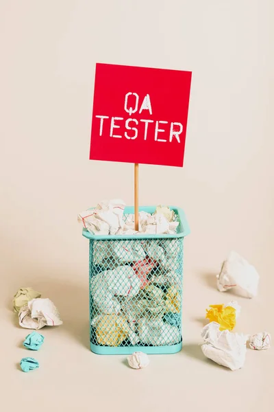Titulek Textu Představující Tester Word Quality Assurance Probíhajícího Projektu Před — Stock fotografie
