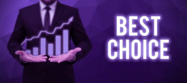 El yazısı metni En İyi Seçim, İnternet Konsepti İki ya da daha fazla olasılık arasında seçim yapma ya da karar verme Kadın takım elbiseli başarılı takım çalışmalarını sembolize eden kalem tutuyor.