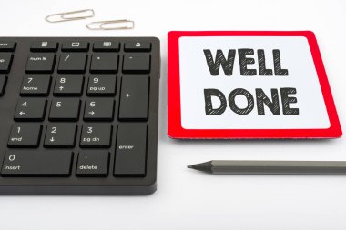 Kavramsal başlık Aferin, İş Konsepti Beceri ve verimli Bilgisayar Klavyesi ve Sembolü ile doğru ve özenle düzenlendi. İletişim için Bilgi Ortamı.