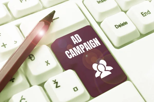 概念図広告キャンペーン インターネットを通じた特定の製品やサービスのプロモーションを意味する概念図 48061 — ストック写真