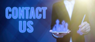 İletişim Bizleri, İş Yaklaşma Grubu 'nu gösteren metin işareti telekom şirketi aracılığıyla kostüm hizmeti sunan başarılı takım çalışmalarını simgeleyen kalem tutan bayan..