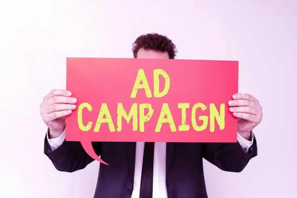 広告キャンペーン インターネット経由の特定の製品やサービスのプロモーションに書かれた言葉を示すインスピレーション 47700 — ストック写真