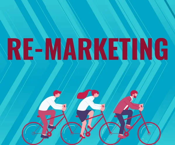 在你的网站上与潜在客户联系的手写体文字再营销 业务概述策略三个同事骑自行车代表成功的团队合作 — 图库照片