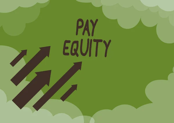 概念表示賃金制度における性差別や人種差別を排除する事業コンセプト Pay Equity 雲に包まれた空に向かって急速に移動する矢印目標を達成 — ストック写真