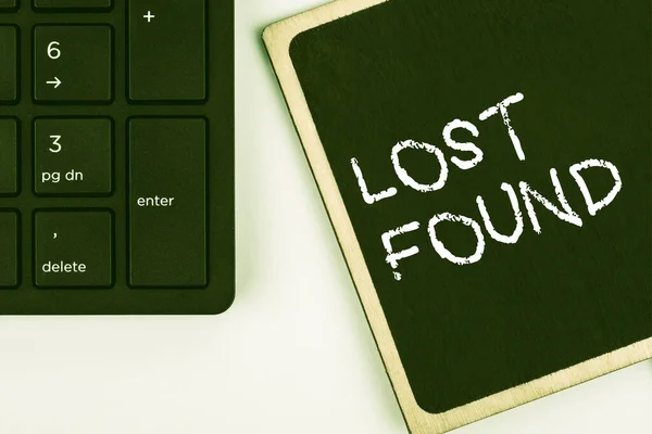Textzeichen Das Lost Found Zeigt Business Ansatz Dinge Die Zurückgelassen — Stockfoto