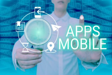Telefonlu cihazda çalışmak üzere tasarlanmış Uygulamalar Mobil, İnternet Konsepti bilgisayar programını işaretle. Ampul tutan kadın, başarıyı simgeliyor..