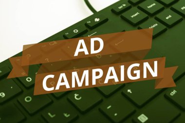 El yazısı imzası Reklam Kampanyası, İnternet Bilgisayar Klavyesi ve Sembolü aracılığıyla özel ürün veya hizmetin tanıtımı. İletişim için Bilgi Ortamı.