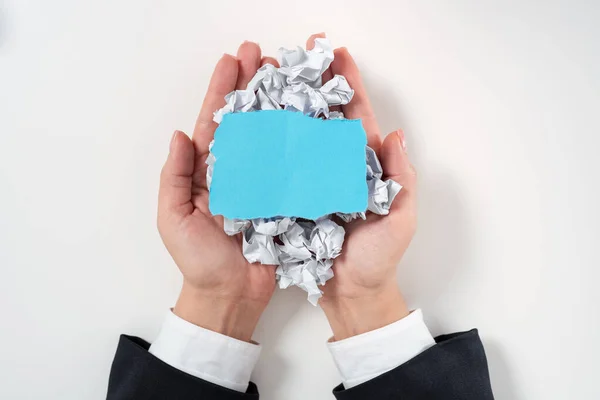 Businesswoman Holding Paper Wraps Important Message Top — Φωτογραφία Αρχείου