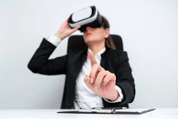Woman Wearing Virtual Reality Simulator Professional Training — Stockfoto