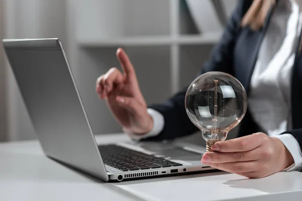 Woman Pointing Recent Updates One Finger Desk Holding Lightbulb — Stockfoto