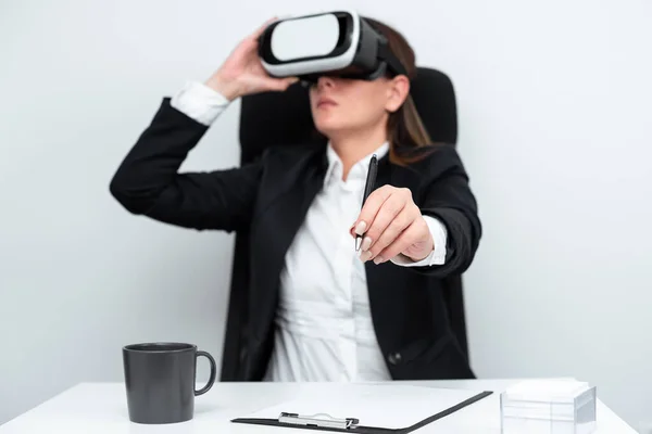 Executive Holding Pen Learning Skill Virtual Reality Simulator — Photo