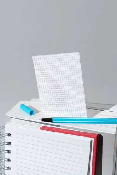 Important Messages Presented Piece Paper Desk Books — Foto Stock
