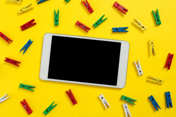 Colorful Pegs Placed Tablet Screen Important Information — Stock Photo, Image