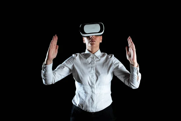 Woman Wearing Virtual Reality Headset Enjoying Simulator — Φωτογραφία Αρχείου