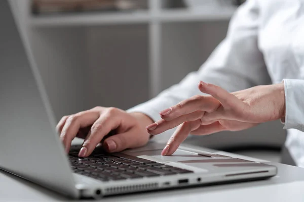 Businesswoman Typing Recent Updates Lap Top Keyboard Desk — Stock fotografie