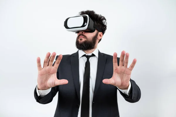 Man Wearing Glasses Andpresenting Important Messages Hands — Fotografia de Stock