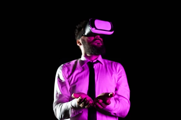 Businessman Wearing Virtual Reality Headset Enjoying Simulator — Φωτογραφία Αρχείου