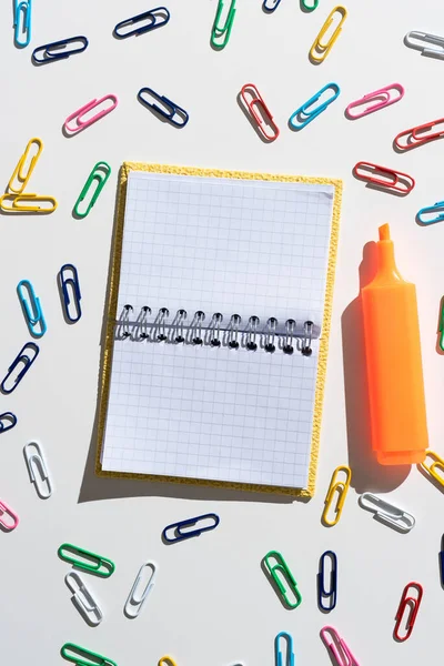 Important Message Written Notebook Colorful Paperclips — Φωτογραφία Αρχείου