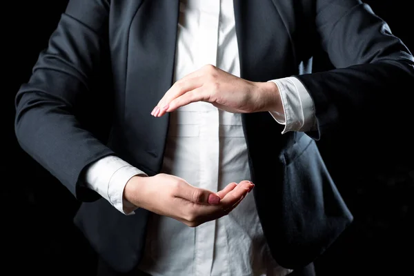 Businesswoman Suit Holding New Important Message Hands — Φωτογραφία Αρχείου